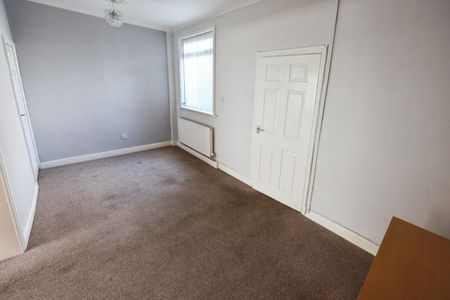 2 bedroom House To Let Total Size: 829 SQ FT - Photo 2