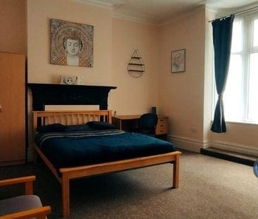 1 bedroom in a flat share to rent - Photo 4