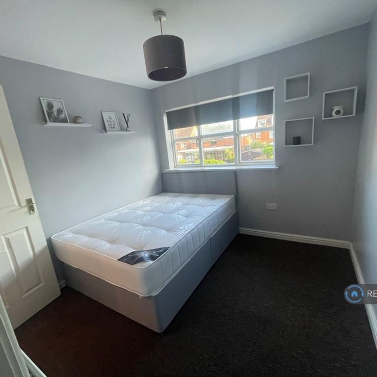 1 bedroom in a house share to rent - Photo 1