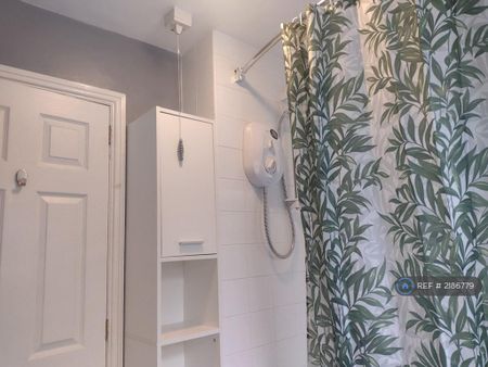 3 bedroom detached house to rent - Photo 2