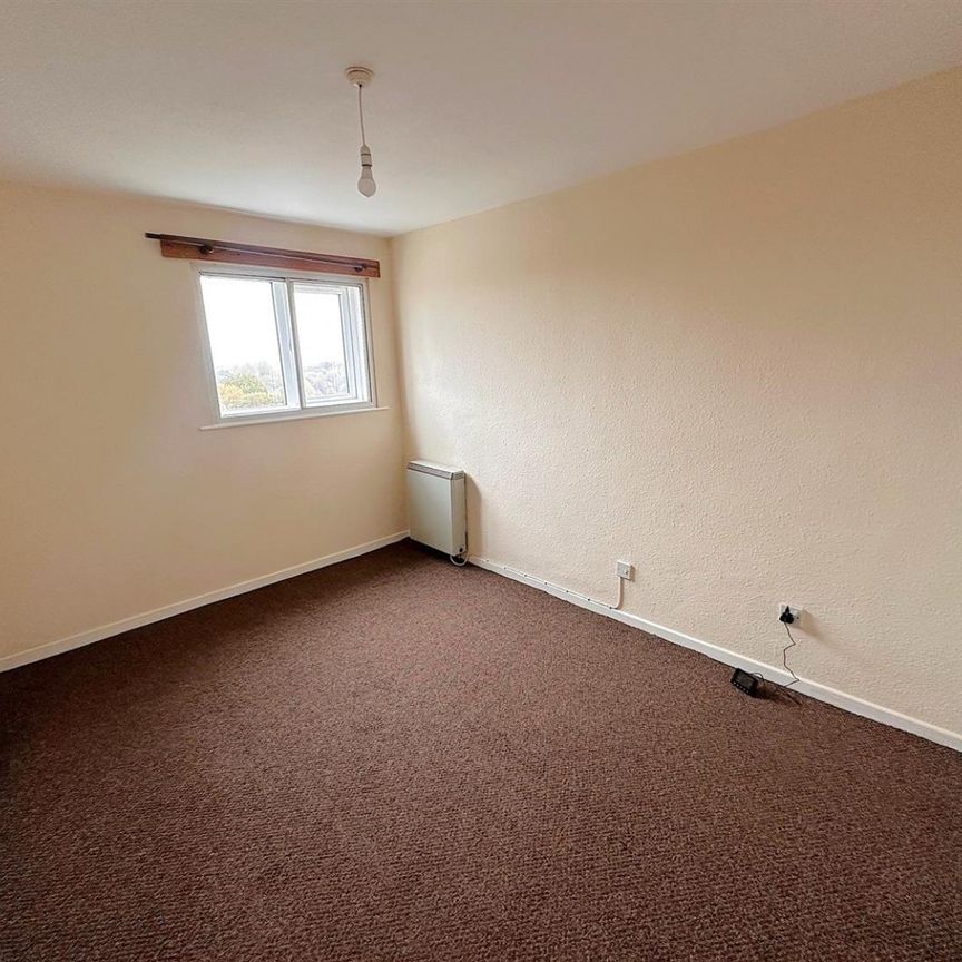 2 bedroom Flat To Let - Photo 1