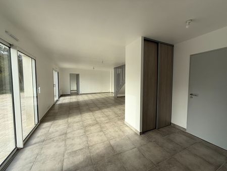 Location maison 5 pièces, 119.14m², Nîmes - Photo 3