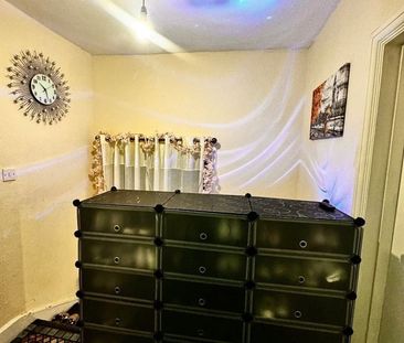 Room in a Shared Flat, Renters Avenue, NW4 - Photo 5