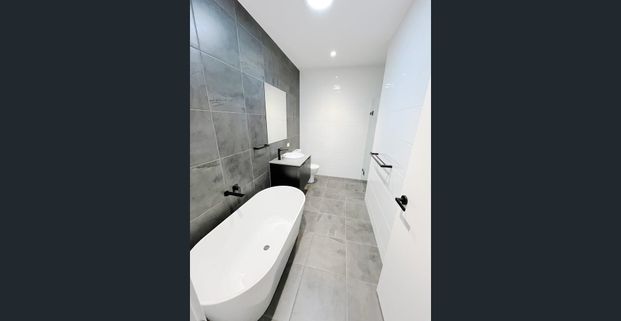 Stylish & Spacious Modern Townhouse in Prime Bowden Location - Photo 1