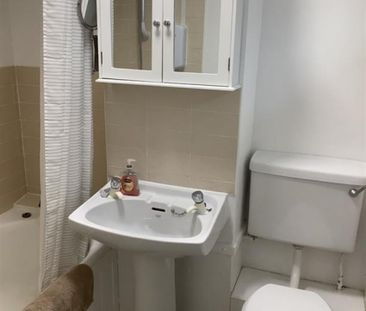 1 Bedroom Apartment To Let - Photo 2