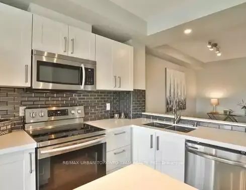 Beautifully Renovated Large One Bed + Den Unit | 200 Burnhamthorpe Road East, Mississauga - Photo 1