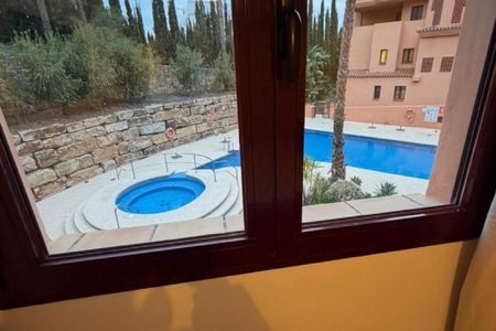1 Bedroom Apartment For Rent in Estepona, Málaga - Photo 4
