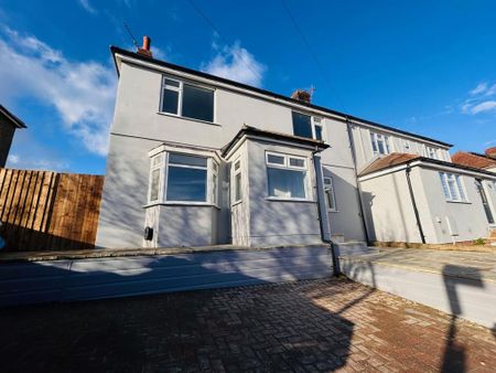 4 bedroom semi-detached house to rent - Photo 3