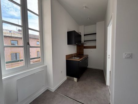 Location Appartement 2 pièces 36m² CHARLIEU 42190 - Photo 5