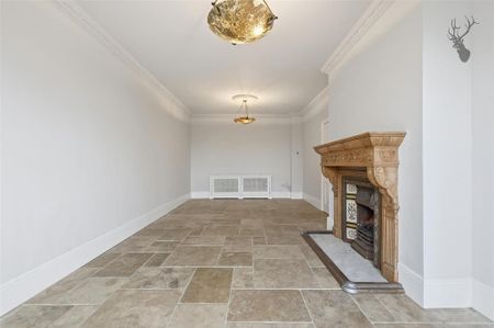 4 bedroom manor house to rent - Photo 2