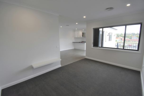 Prime Location - Stylish 2-Bedroom Unit! - Photo 1