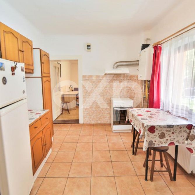Garsonieră la casă de închiriat,str Lungă - Fotografie 1