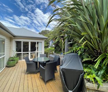 Family home nestled into the native bush - Photo 3