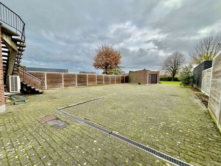 RUIM DUPLEXAPPARTEMENT DRIE SLAAPKAMERS, TUIN EN GARAGE TE HUUR - Photo 3