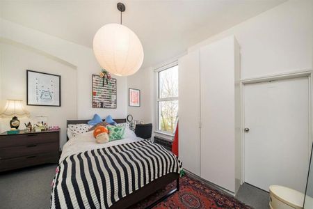 3 bedroom flat to rent - Photo 4