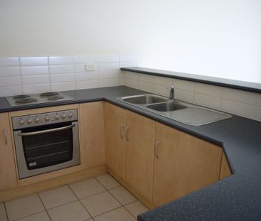 Spacious Courtyard Living Minutes from the Beach - Photo 3