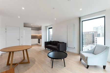 Royal Crest Avenue, London, E16 flat to rent - Photo 2