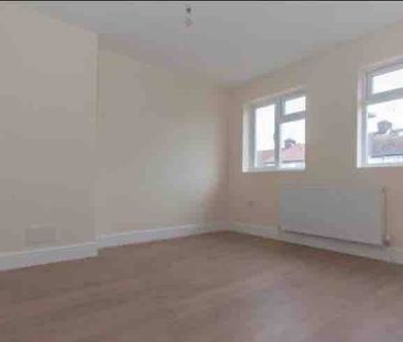 Beautiful 4/5 Bed house to let for £3500 in Wembley HA9 Available 7... - Photo 3