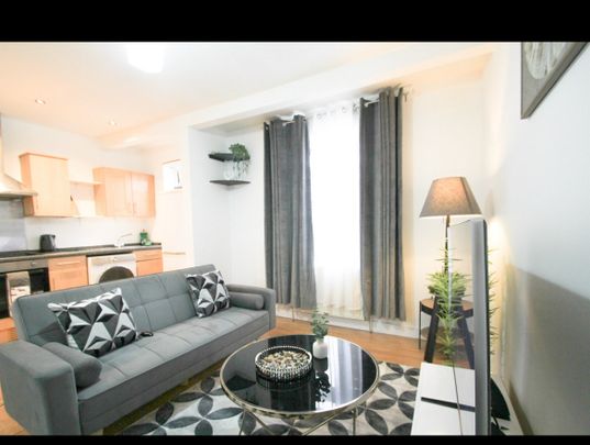 2 Bed Flat, Belmont Road, SO17 - Photo 1