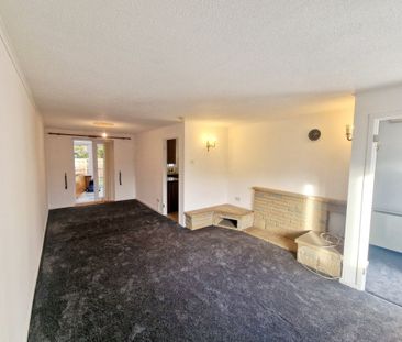 PETERBOROUGH - Photo 1