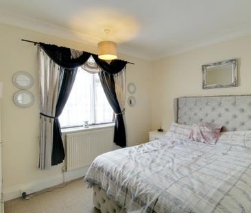 3 bedroom flat to rent - Photo 3