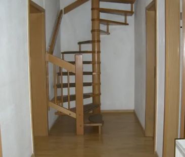 Geräumige 3 Zimmer-Maisonettewohnung neuem Bad und Gäste-WC in zent... - Photo 1