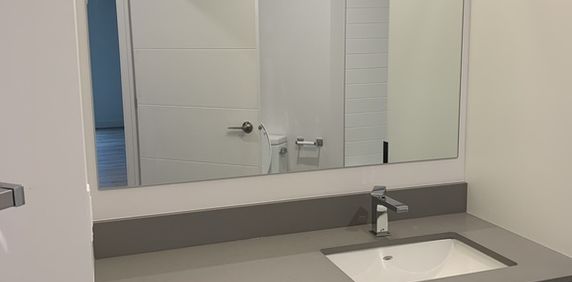 Grand 4 1/2 Centre Ville Sherbrooke. - Photo 2