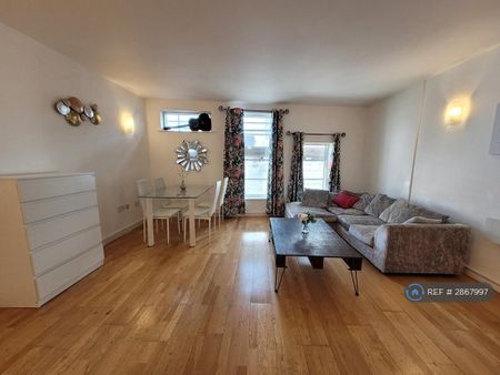 2 bedroom flat to rent - Photo 3