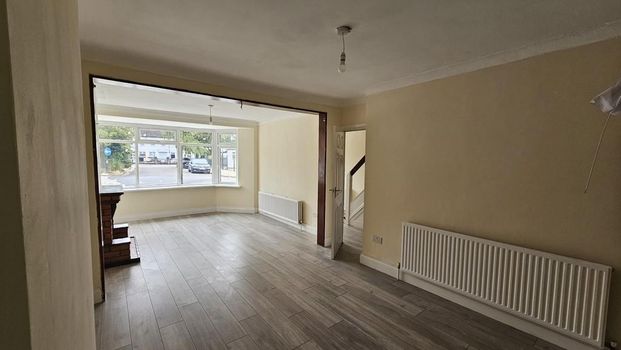 3 bedroom end of terrace house to rent - Photo 1