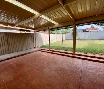 Charming 3 Bedroom Home with Lots of Space - Photo 6