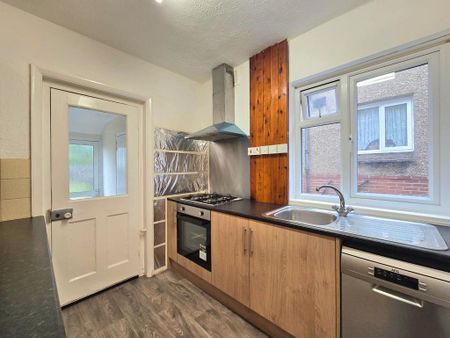 3 bedroom semi-detached house to rent - Photo 5