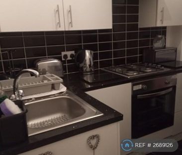 1 bedroom in a house share to rent - Photo 5