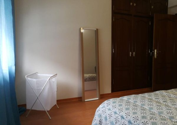 Alugo quarto Almada Caparica