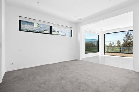 Bespoke Beachfront Luxury in Seaford - Photo 3