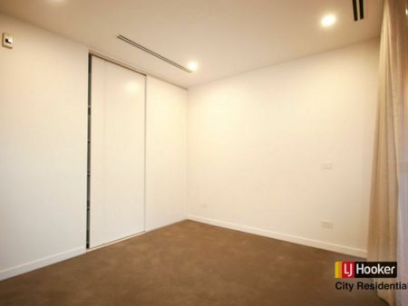 Lovely 1-Bedroom Apartment in the heart of South Yarra for Lease! - Photo 3