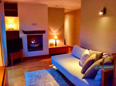 1 bedroom flat to rent - Photo 2