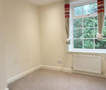 3 bedroom end of terrace house to rent - Photo 4