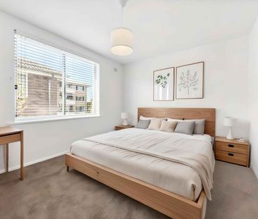 Large & Spacious One Bedroom Apartment + Parking - Photo 4