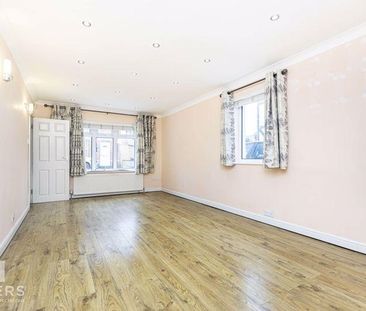 4 bedroom detached house to rent - Photo 4