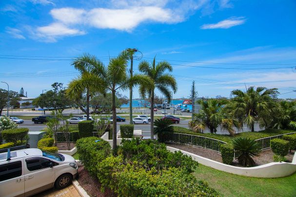 17/106-108 Marine Parade, Southport, QLD 4215 - Photo 1