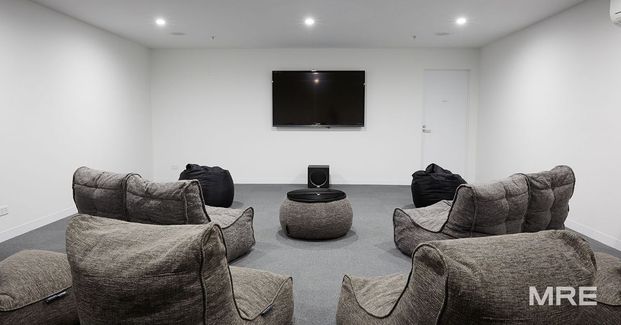 Sky high living, with a terrace to match - Photo 1