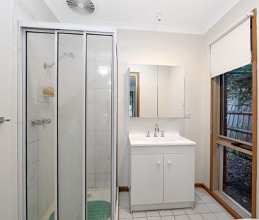 Beautiful Family Home in Prime Rowville Location! - Photo 1