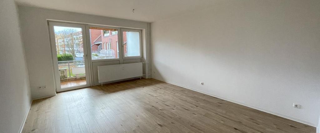 Teilsanierte 2-Zimmer-Wohnung mit neuem Laminatboden in ruhiger Wohnanlage! - Photo 1