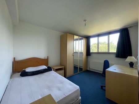 1 bedroom in a house share to rent - Photo 2