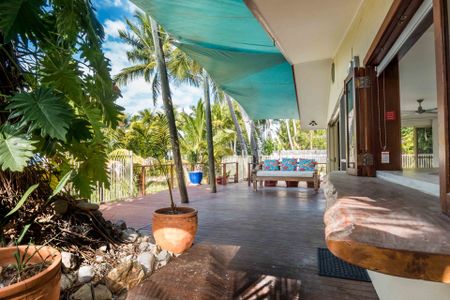 BOUTIQUE BEACHFRONT – WATERFRONT LIVING - Photo 5