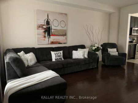 Condo Townhouse For Lease | N9259574 - Photo 4