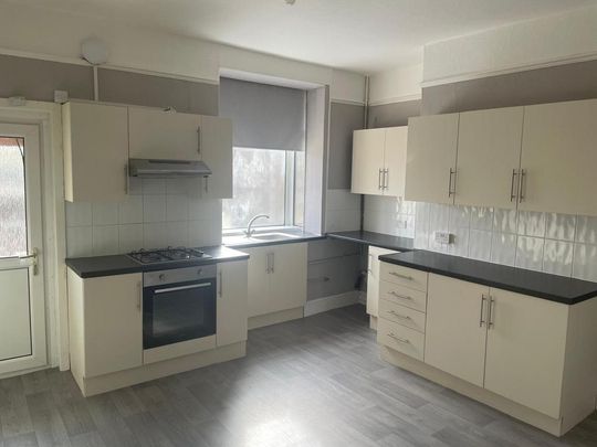 2 bedroom end of terrace house to rent - Photo 1