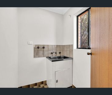 Easy-Care Unit! - Photo 6