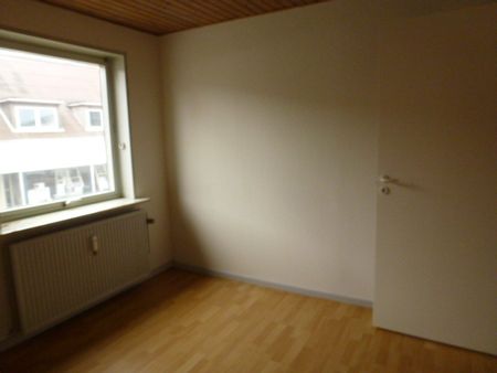 Stor, 4-VÆRELSES LEJLIGHED I FREDERIKSHAVN - Photo 4