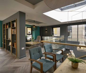 Classic 3 Bed Apartment - Photo 2